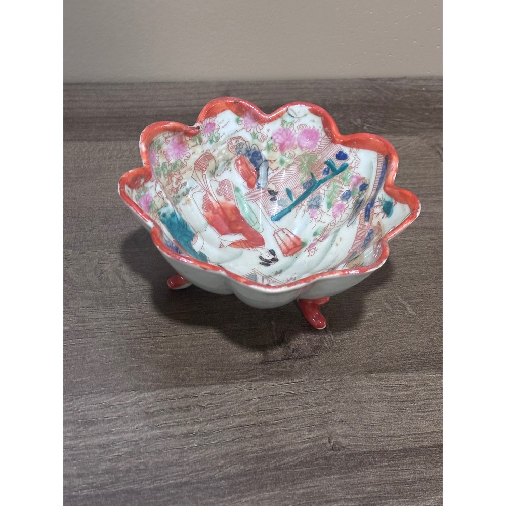 Vintage Hand Painted Geisha Scalloped Tripod Nut Bowl Coral Red Made in Japan